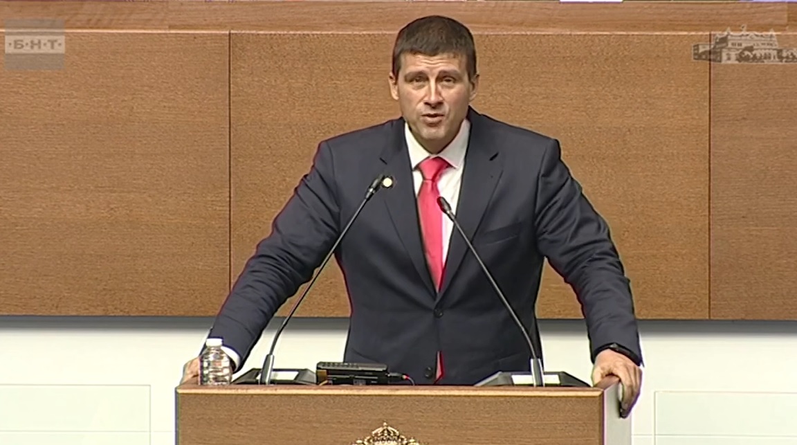 Няма да участваме в този цирк, ние сме за разпадане на това нелегитимно Народно събрание, каза Ивелин Михайлов Няма да участваме в този цирк, ние сме за разпадане на това нелегитимно Народно събрание, каза Ивелин Михайлов