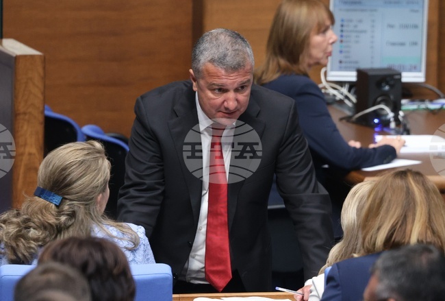 Когато няма диалог между институциите, парламентът трябва да се намеси, заявиха от "БСП - Обединена левица" за промените в ДАНС, ДАР и ДАТО