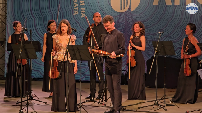 Лия Петрова и Светлин Русев свириха заедно на „Аполония“ за първи път с държавните цигулки