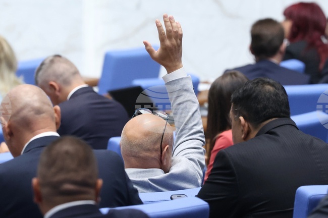 Парламентът удължи заседанието си до гласуване на проекторешението за предприемане на спешни мерки за преодоляване на водната криза у нас