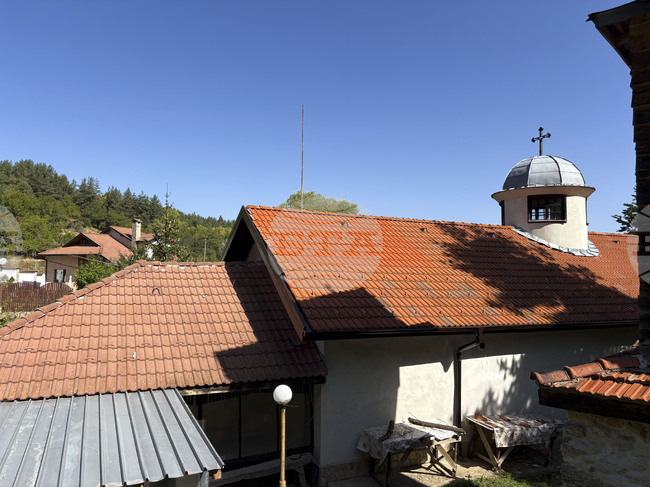Ремонтиран е покривът на храм „Св. Димитър Солунски“ в самоковското село Клисура