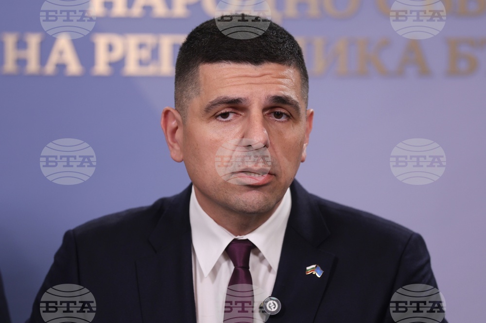 Вицепремиерът Атанас Зафиров трябва да си подаде оставката заради визитата му в Китай, каза съпредседателят на "Да, България" Ивайло Мирчев