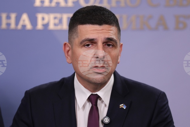 Шести септември е дата, на която много сили в България и в чужбина искат да ни разделят, каза Ивайло Мирчев