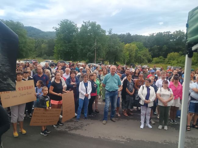 Жители на троянските села Орешак и Черни Осъм внесоха петиция против строителството на язовир „Черни Осъм“ в местната администрация