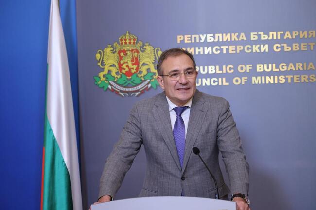 Министър Гуцанов: Възраждаме читалища и библиотеки със 760 дигитални клуба по проект на МТСП