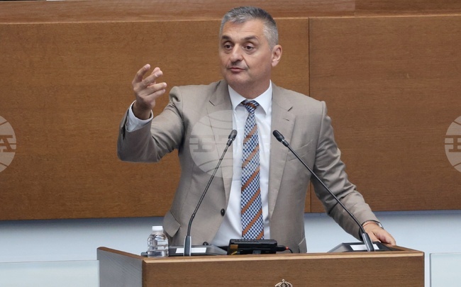 За обединение на КАТ, "Автомобилна администрация" и ТОЛ в единен орган за контрол по пътищата, се обяви председателят на транспортната комисия