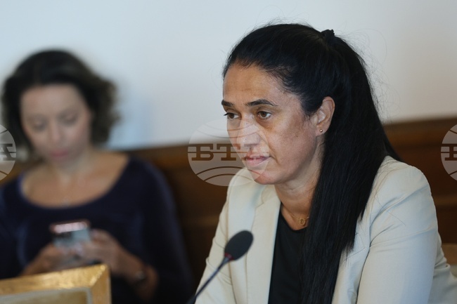 Към края на август са подадени над 306 хиляди заявления за помощ за отопление, каза заместник-министър Румяна Петкова