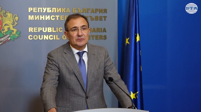 Съживяваме читалищата и библиотеките с нова програма за 60 млн. лева, каза министър Борислав Гуцанов