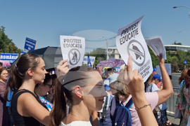 Румъния - Букурещ - учители - протест