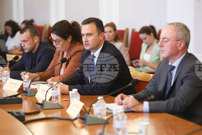 България първа започна изграждането на Вертикалния газов коридор, каза министър Станков 