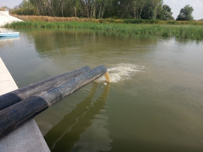 Вече седмица дунавска вода постъпва в езерото Сребърна