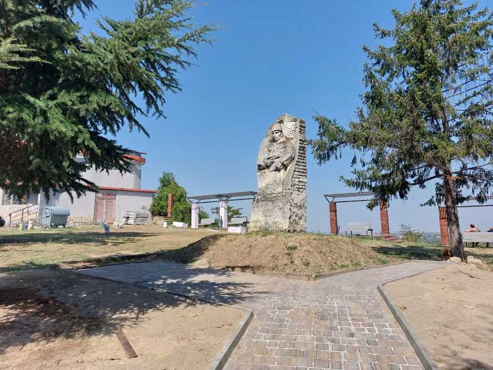 Започнаха дейности по облагородяване на градската среда около парк "Калето" в Свищов