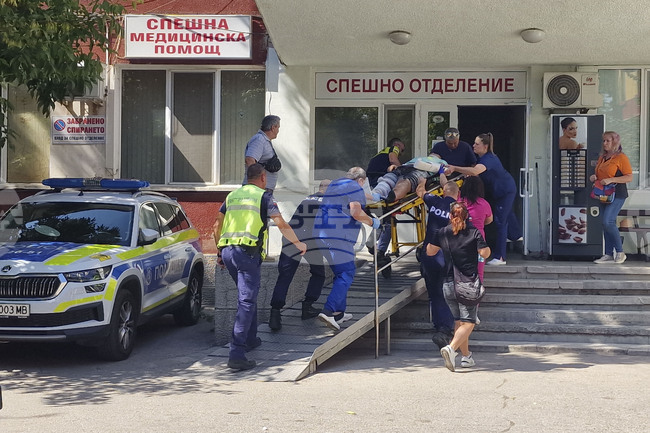 С медицински хеликоптер транспортират в "Пирогов" тежко ранено в катастрофата край симеоновградското село Константиново 14-годишно момче
