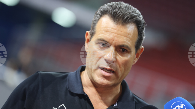 Треньорът на Апоел Димитрис Итудис преди утрешния мач с Олимпиакос: "Дано успехът на Везенков да привлече и мотивира много български деца да станат като него"