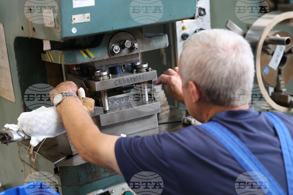 GDP per Person Employed Decreases by 0.2% in Q2 of 2025, Y/Y