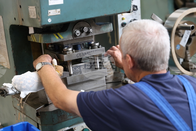 GDP per Person Employed Decreases by 0.2% in Q2 of 2025, Y/Y