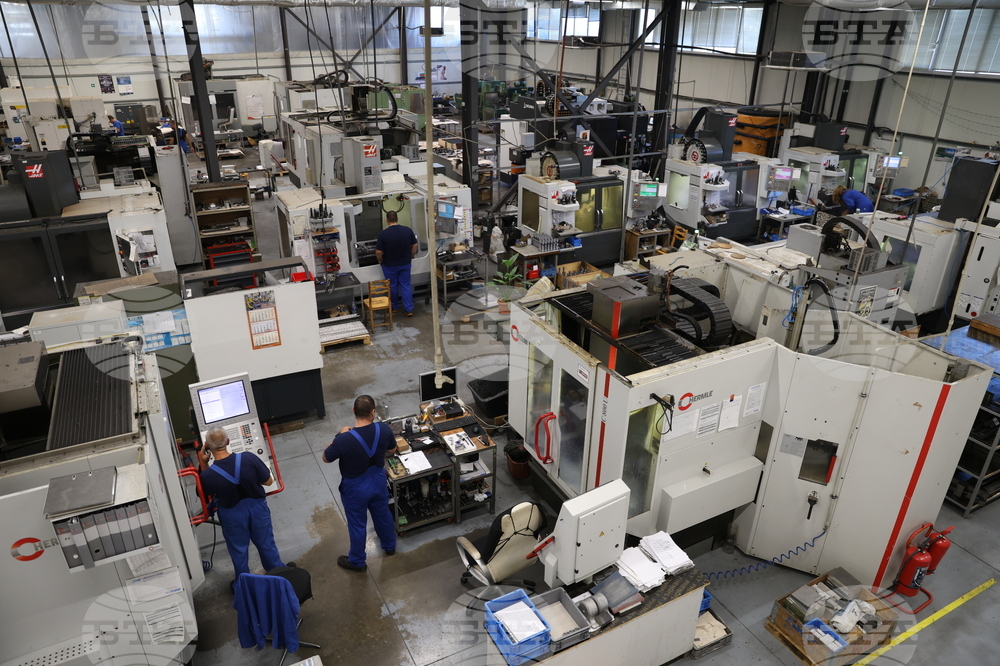 Навлизането на цифровата техника изисква висококвалифицирани специалисти, каза управителят на благоевградското предприятие "Ванико" 