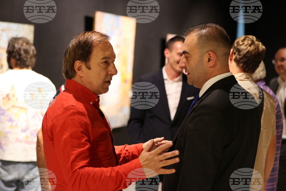  Типичното за моите картини е, че в тях има доста скрити послания, каза пред БТА художникът Илиян Колев