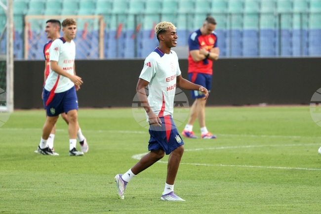 Футбол - тренировка на Испания