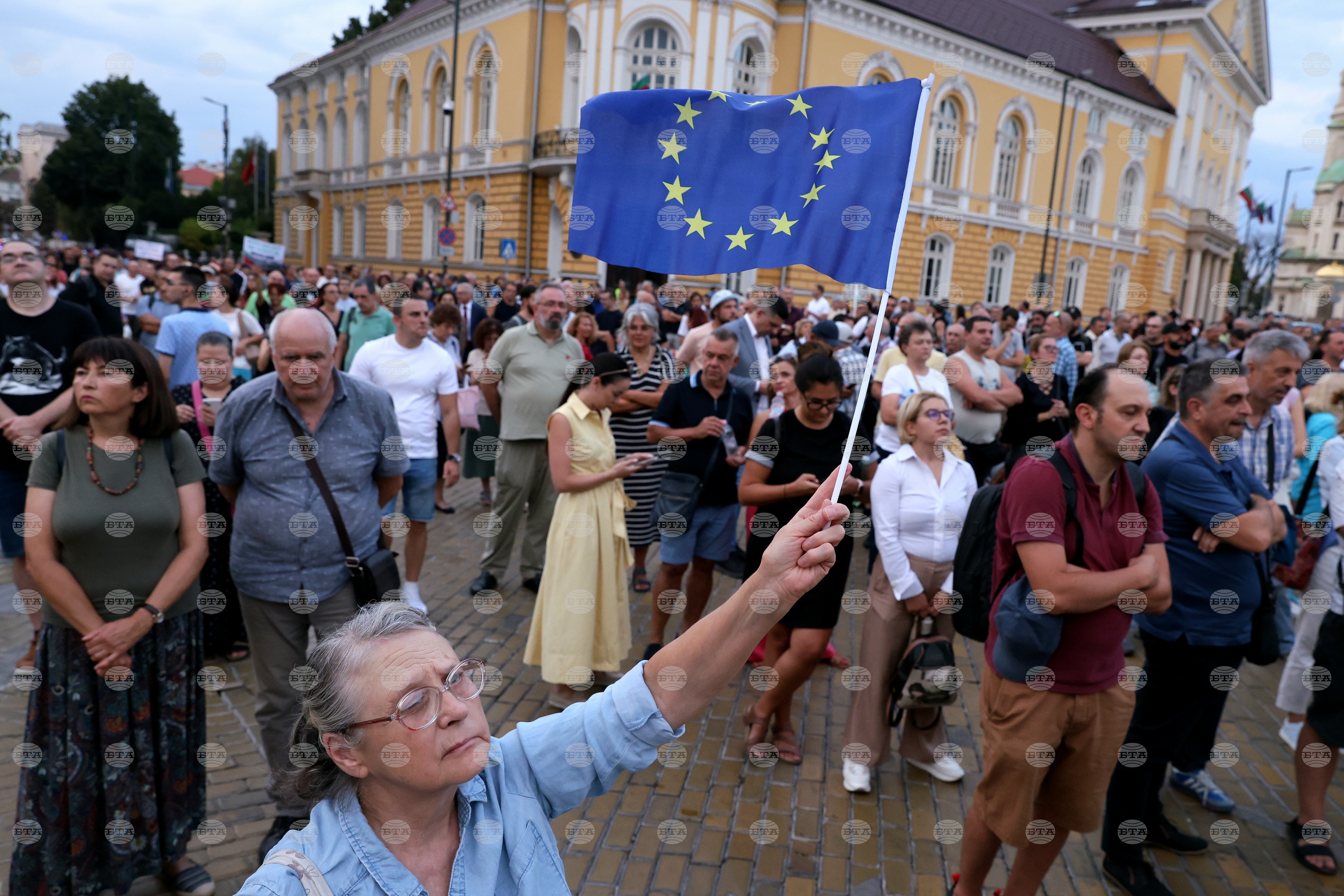 Citizens Protest in Central Sofia, Call for Resignation of Acting Prosecutor General, MRF – New Beginning Leader