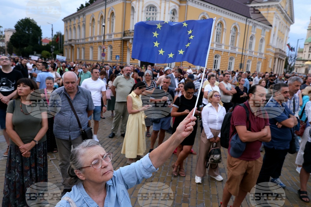 Citizens Protest in Central Sofia, Call for Resignation of Acting Prosecutor General, MRF – New Beginning Leader