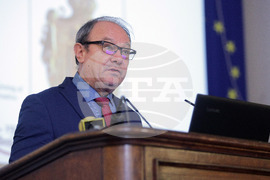 Академик Юлиан Ревалски