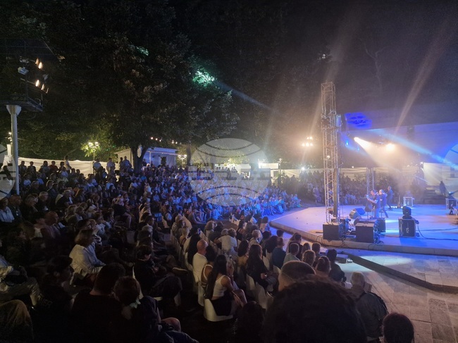 Б.Т.Р. и „Ахат“ напълниха Амфитеатър „Аполония“ за Празниците на изкуствата в Созопол