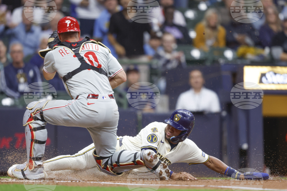 Phillies Brewers Baseball