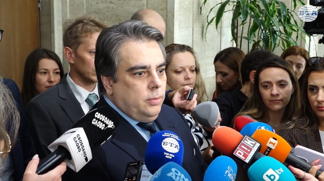 Ако Атанас Зафиров е отишъл в Китай и премиерът не е знаел, е причина Зафиров да си ходи от правителството и искаме неговата оставка, каза Асен Василев