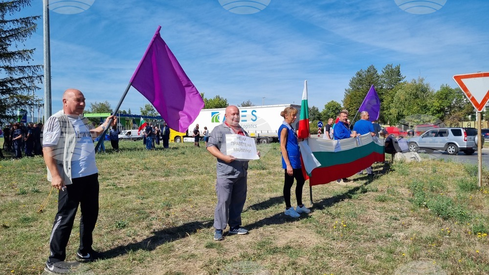 Трети ден продължават протестите на работниците и служителите на „Терем - Хан Крум“ в Търговище