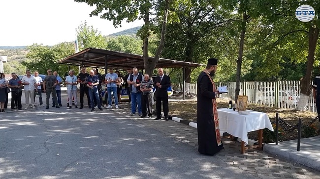 В Бобов дол бе почетена паметта на пожарникари и полицаи, загинали преди 26 г . при изпълнение на служебните си задължения