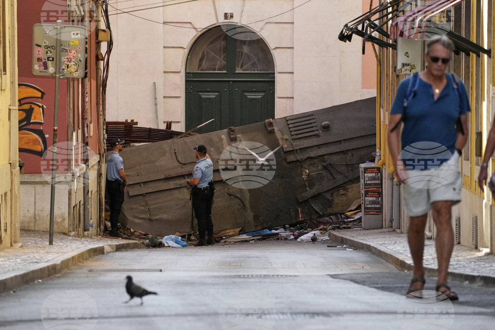 Portugal Streetcar Derailed