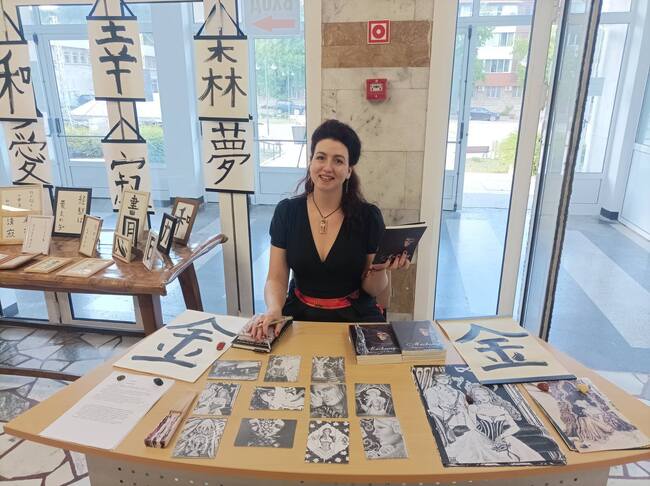 Две изложби подреди поетесата и художник Виктория Алексиева в Берковица