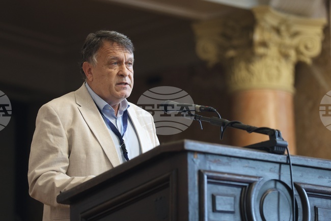Съединението показва, че без силна държава трудно бихме могли да утвърдим самочувствие и национално единство, каза ректорът на СУ проф. Георги Вълчев