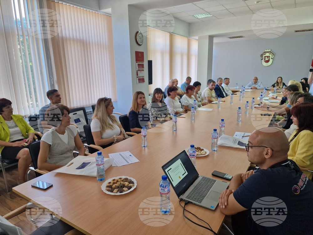Подобряване на достъпа за хора с увреждания е сред целите на проекта за ремонт на Дома за възрастни в града, каза кметът на Разград Добрин Добрев