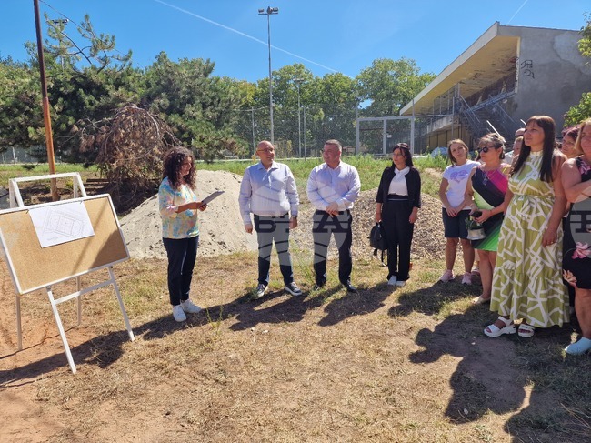 В Основно училище „Васил Левски“ в Разград започна ремонт на откритата спортна площадка