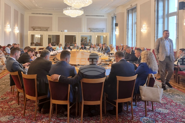 Промени в Закона за ограничаване на изменението на климата приеха на първо четене две комисии на НС 