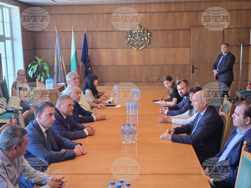 Президентът Румен Радев разговаря в Плевен с кмета и областния управител за безводието в града