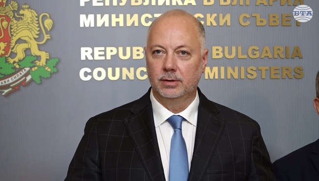 Изслушването в парламента създаде информационна каша, заяви Росен Желязков за случая с полета на Урсула фон дер Лайен