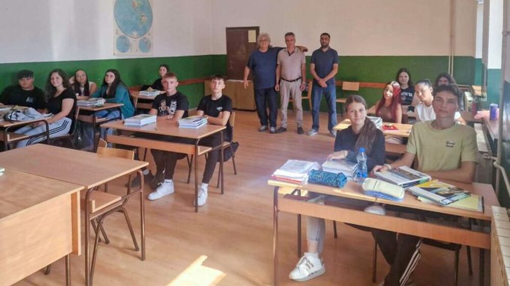 Босилеградските ученици получиха безплатни учебници