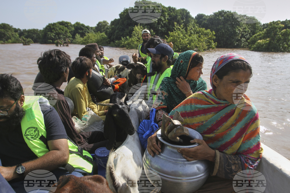 Пакистанските власти евакуираха над 25 000 души от провинция Пенджаб заради опасност от наводнения