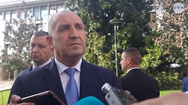 Когато държавата не може да гарантира живота и здравето на хората, говорим за разпад на държавността, каза президентът Румен Радев