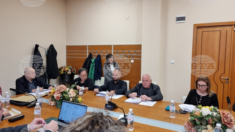 Процедура за прекласифициране на път и транспортната свързаност в общината бяха част от обсъдените теми на днешното заседание на Общинския съвет в Козлодуй
