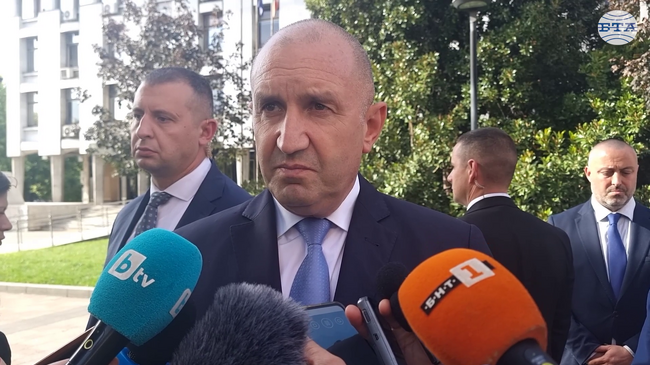 Немислимо е държавата да не може да гарантира достъп до вода, каза президентът Румен Радев след среща с кмета и областния управител на Плевен