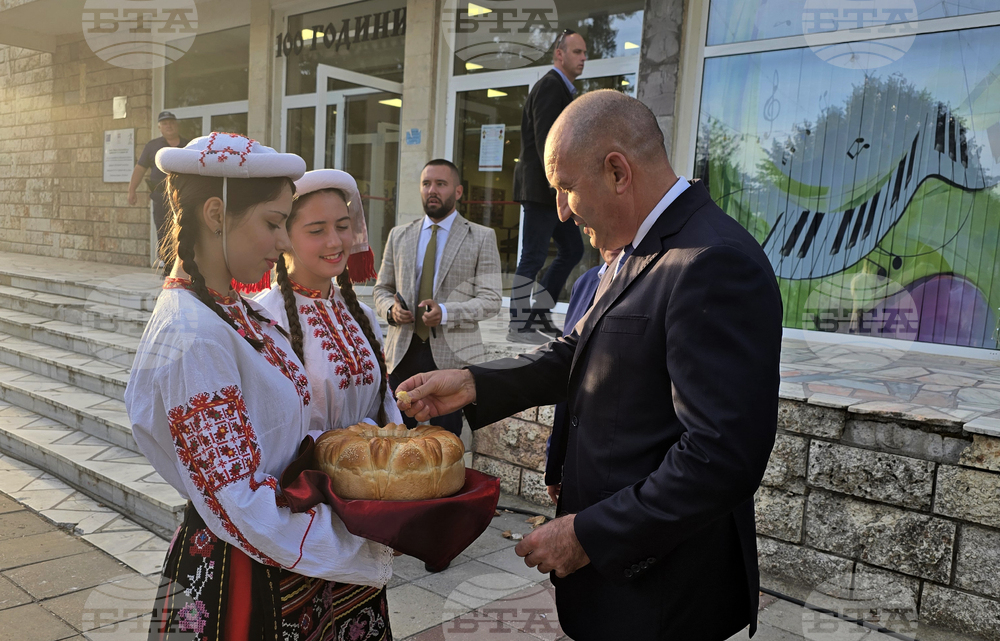 Гулянци - празник - Румен Радев