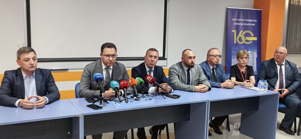 ОА Русе: Четирима души са задържани за нападението на директора на полицията в Русе, лекарите от УМБАЛ „Канев“ са извършили животоспасяваща операция