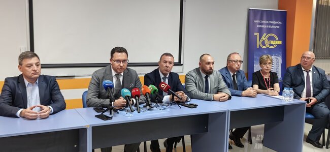 ОА Русе: Четирима души са задържани за нападението на директора на полицията в Русе, лекарите от УМБАЛ „Канев“ са извършили животоспасяваща операция