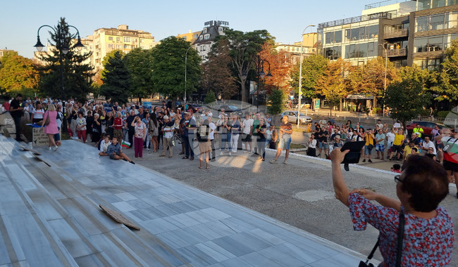 Protesting Varna Residents Demand Release of Mayor Blagomir Kotsev from Custody
