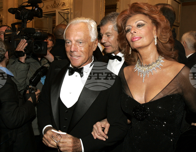 Светът отдава почит към легендата на модата Джорджо Армани 