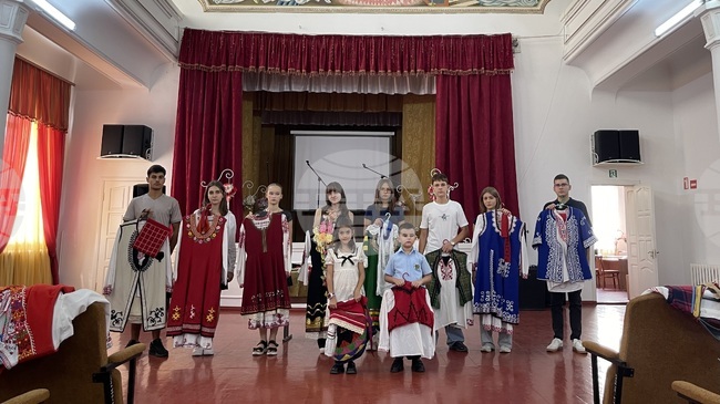 Болградската гимназия ще представи български носии във фестивала на националните култури в Болград